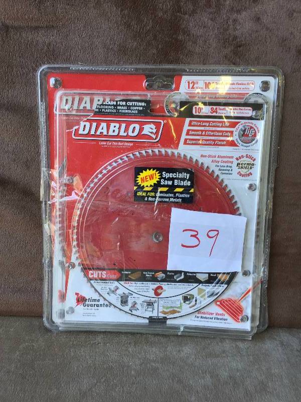 lot 39 image: Diablo Blades