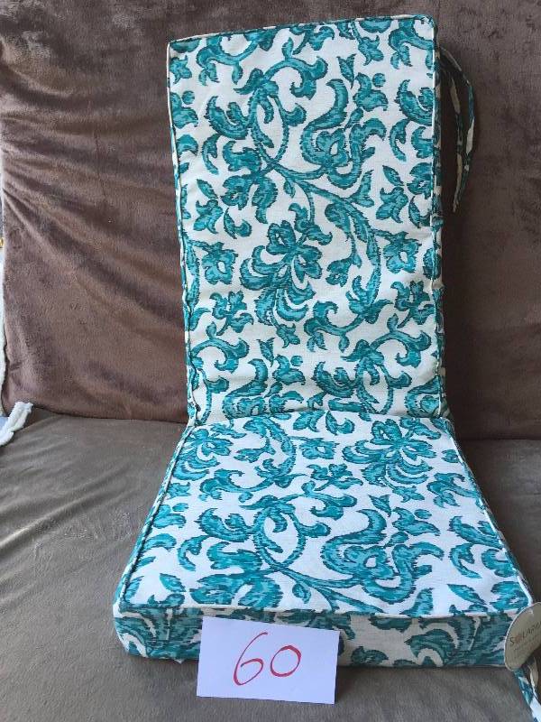lot 60 image: Outdoor Cushion
