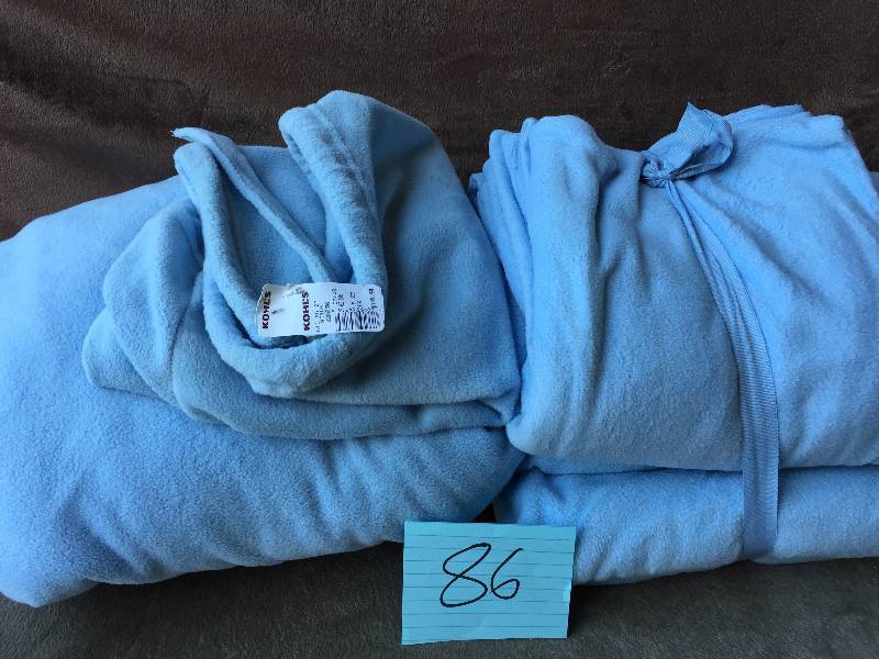 lot 86 image: King Size Blanket set