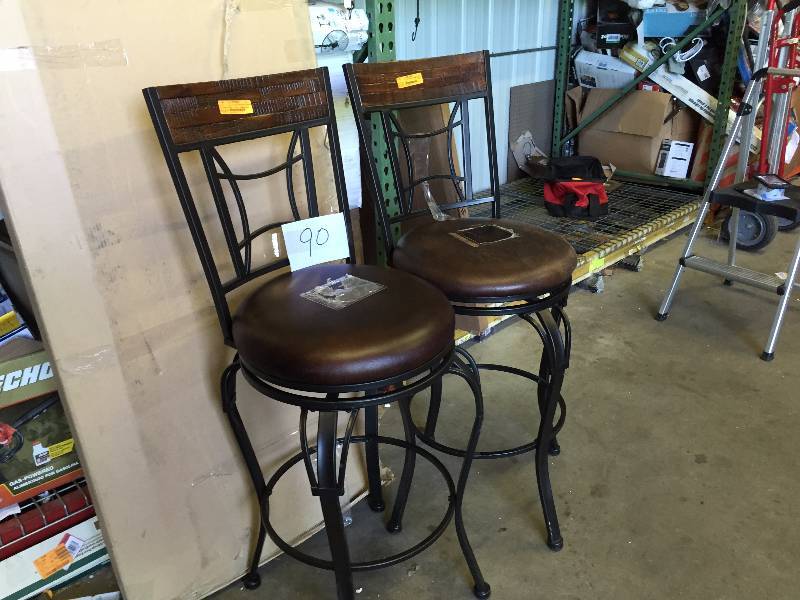 lot 90 image: Lot of 2 Swivel Chairs