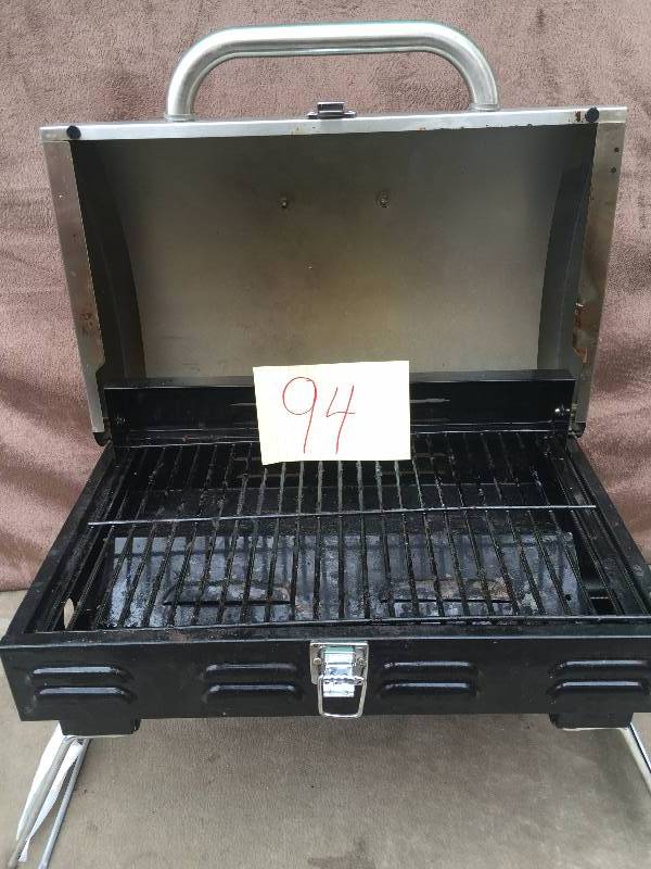 lot 94 image: Portable Tabletop Grill