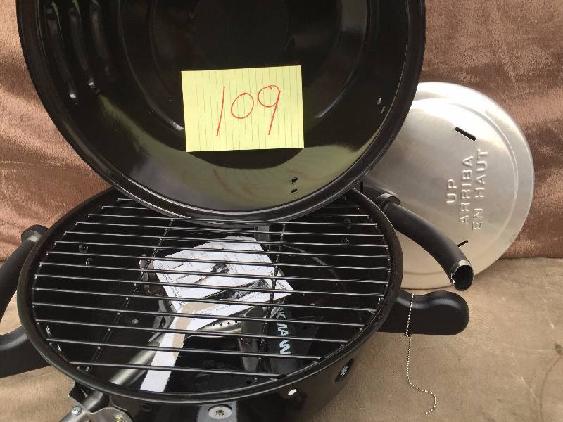 lot 109 image: Brinkmann Portable Gas Grill