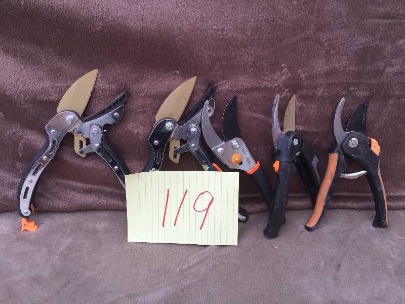 lot 119 image: Lot of Fiskar Cutters