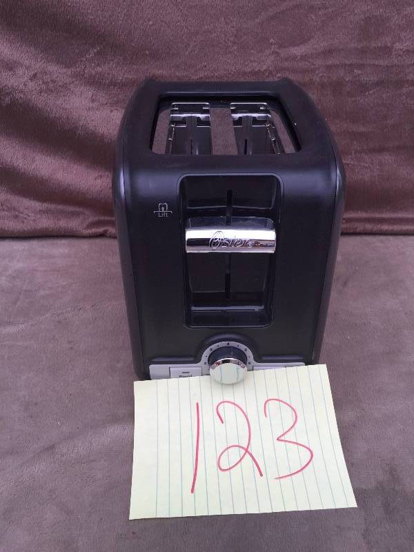 lot 123 image: Oster Toaster