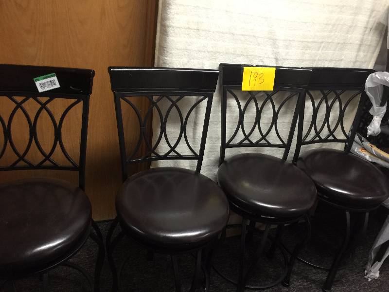 lot 193 image: Lot of 4 Swivel Bar Stools