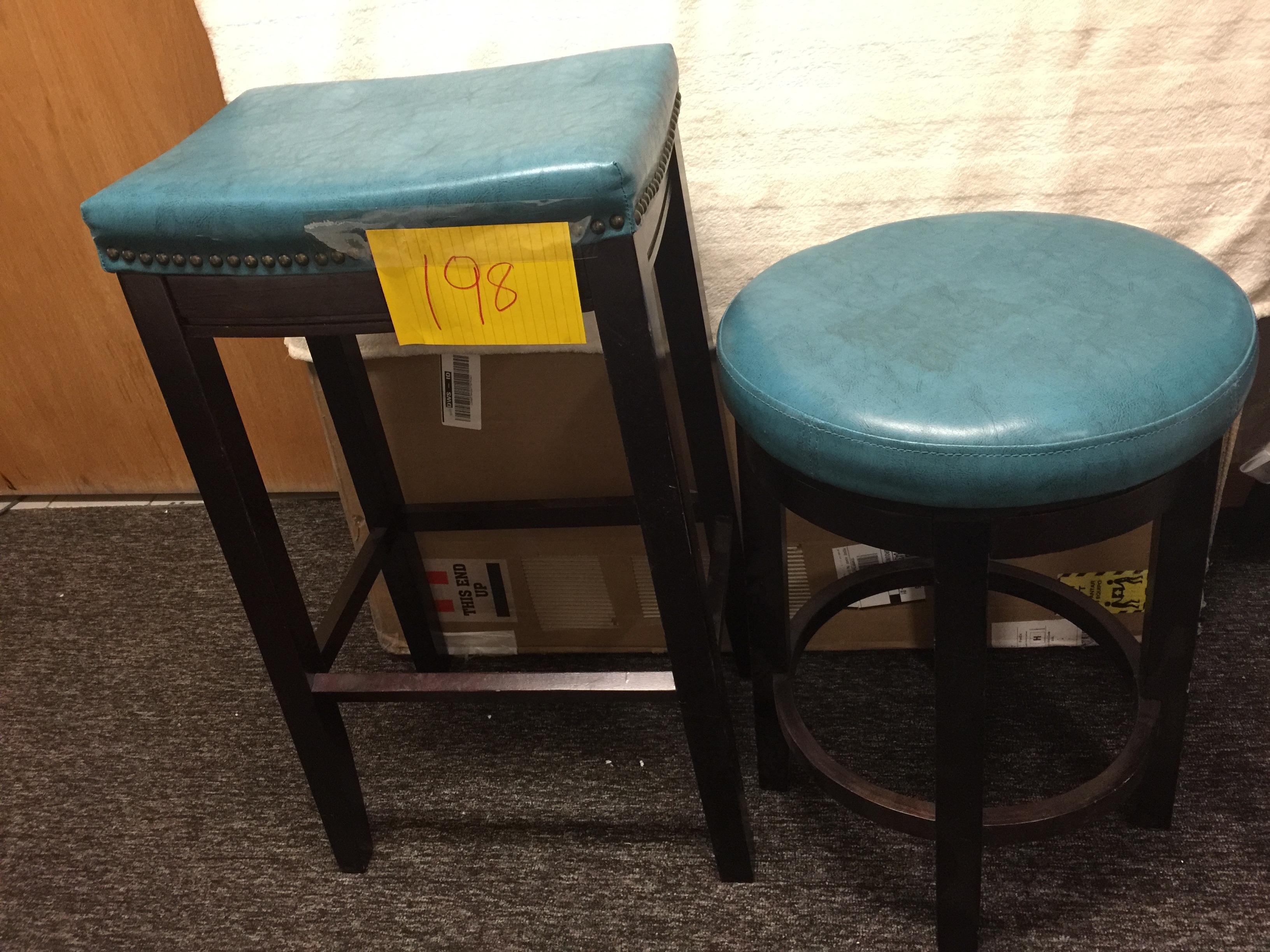 lot 198 image: Lot of 2 Bar stools