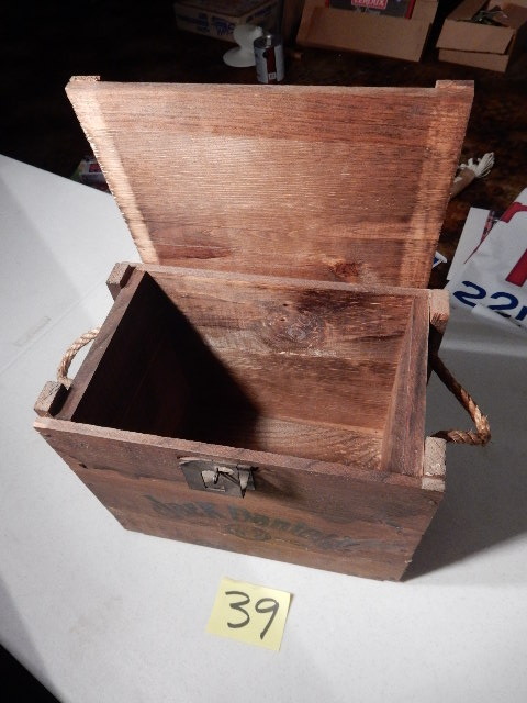 lot 39 image: Jack Daniels Box.. Wood
