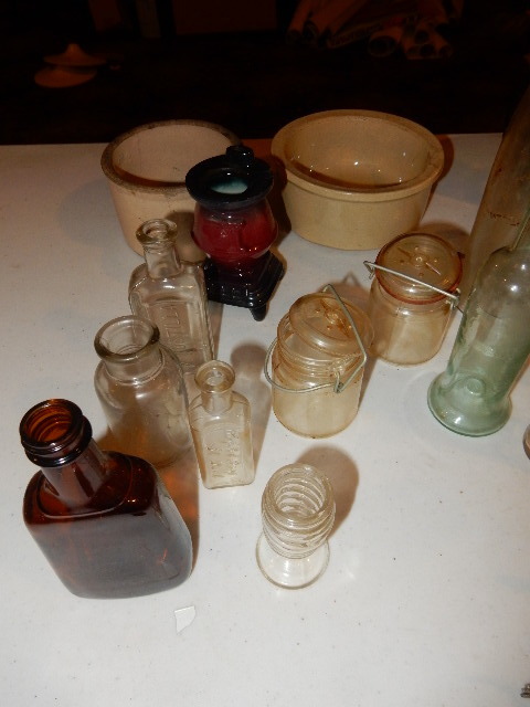 lot 102 image: Lot of OLD bottles.. See pictures