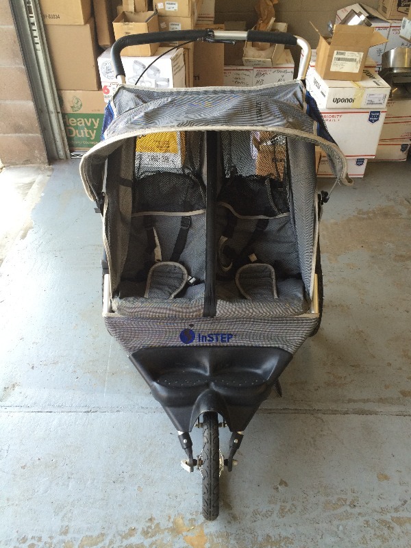 lot 7 image: Double Baby Stroller