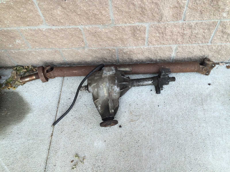 lot 9 image: Dodge Durango Axel assembly 8.25 gear  3.92 ratio  10 bolt cover axel assembly 3.92 ratio