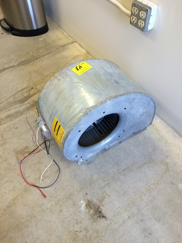 lot 43 image: Furnace Blower Fan and motor - works