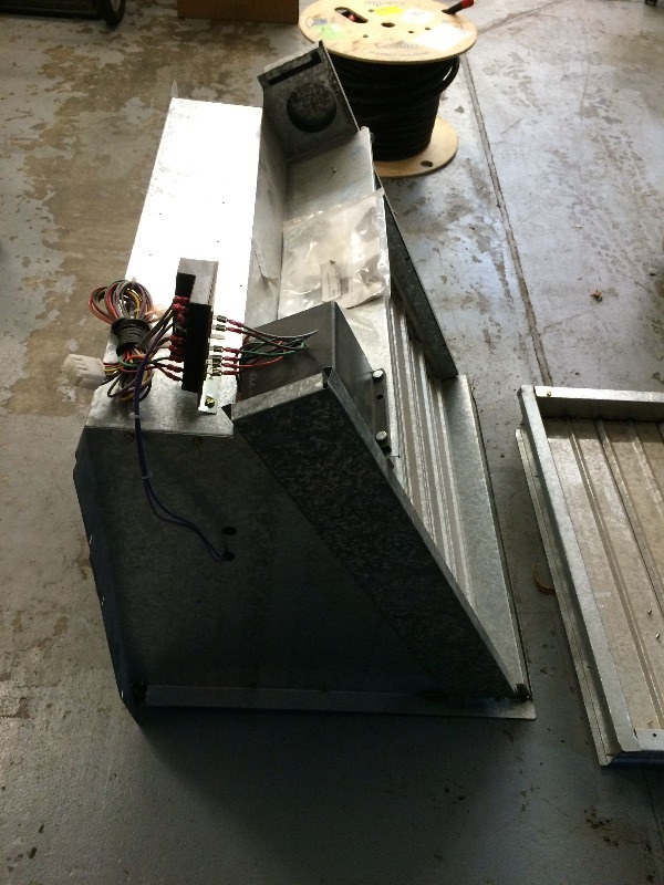 lot 122 image: Universal Use Economizer - NEW - Includes all the hardware, controls, hood, actuator motor, damper, inlet screen filter