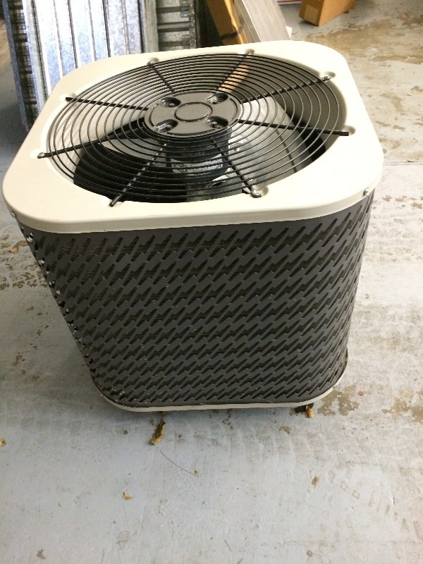 lot 126 image: Gibson Central AC Unit (Condenser Unit) R22 - works great  J538A-030KA  30,000 BTUs (2.5 ton)   23 x 23 x 23