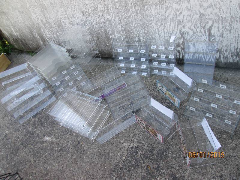 Lot of clear acrylic plastic shelve...