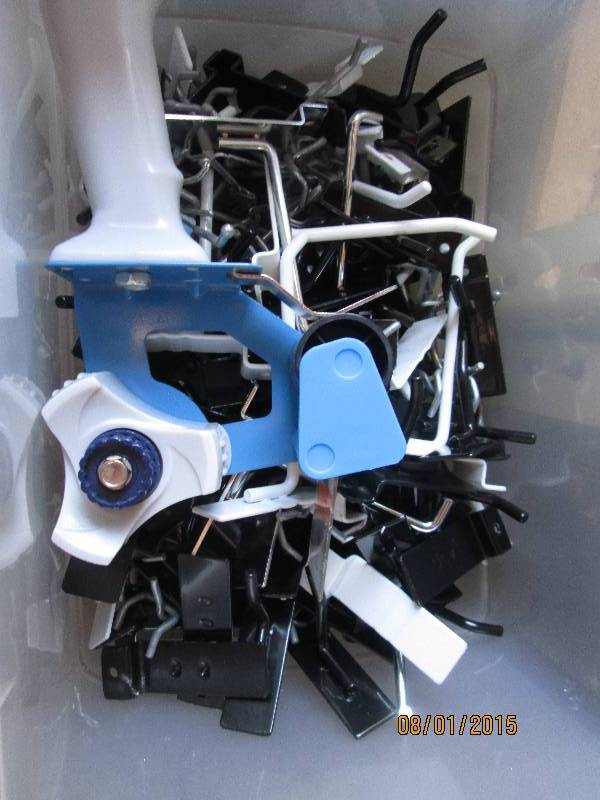 Packing tape gun with assorted slat...