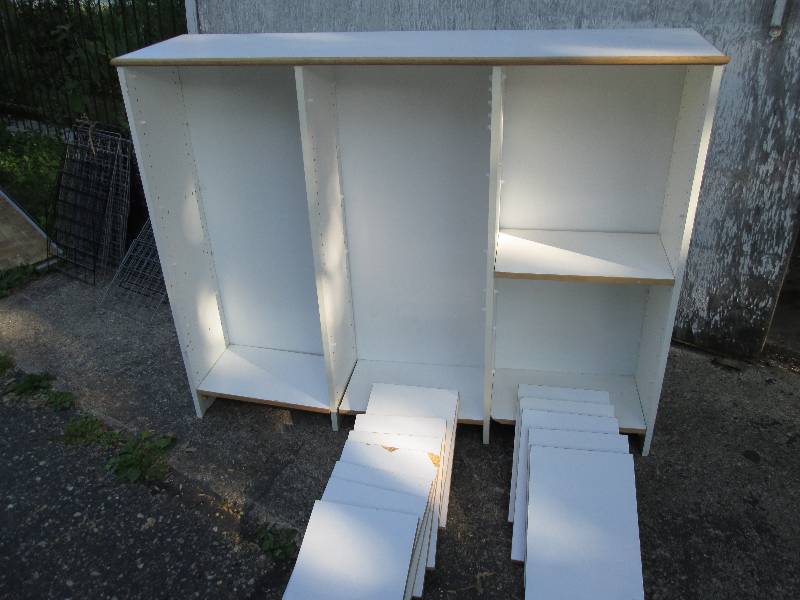 Double sided shelf, front shelves a...