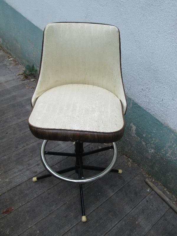 Swivel base chair...