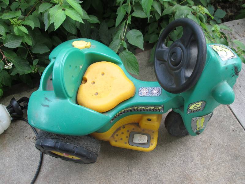 Vehicle for small child, battery no...