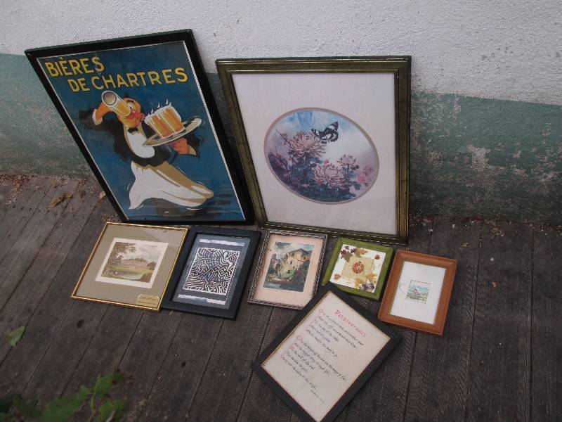 Lot of artwork...