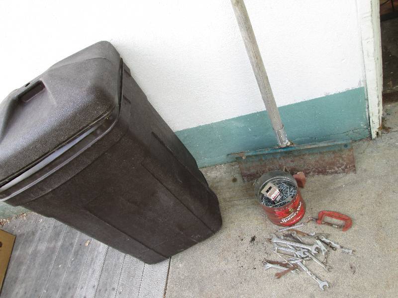 Rolling trash can with lod, hardwar...