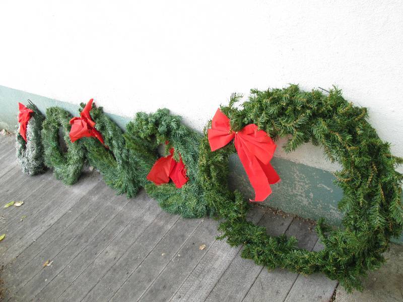 Lot of 5 Christmas wreaths, deck yo...