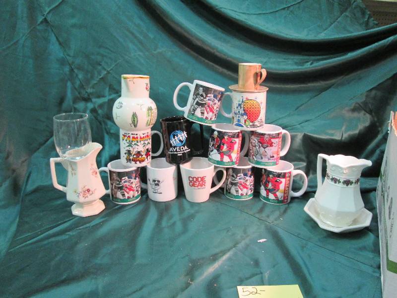 Glass Containers 3 Glass Pouring Ju...