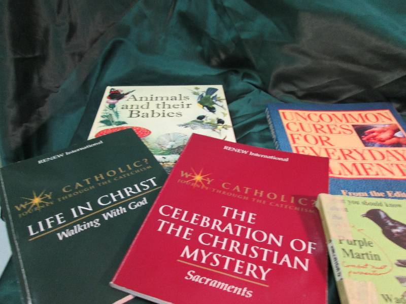 Books, 6 Pc. Set Assortment of Book...