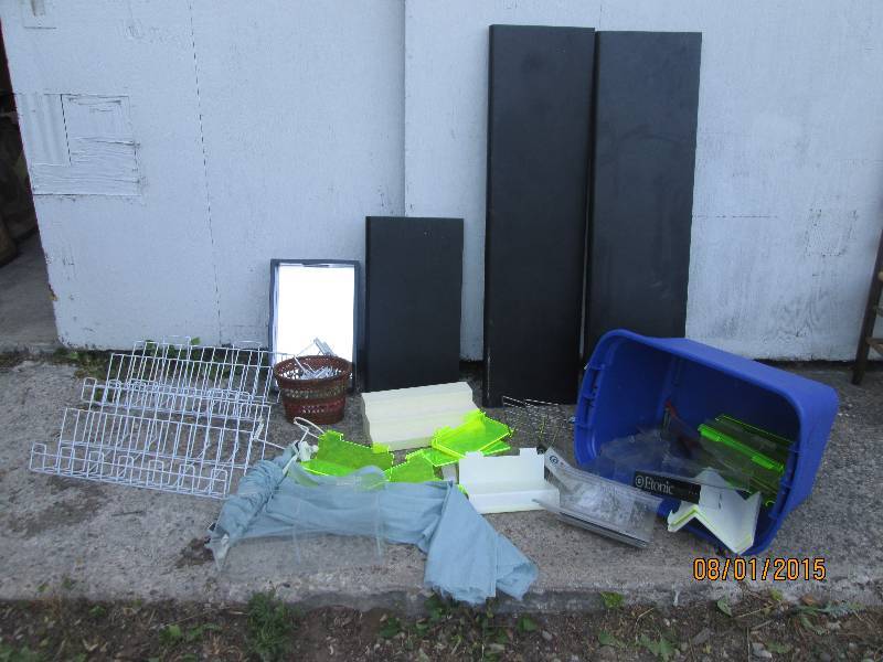 lot 48 image: Large lot of slat wall hooks and ac...