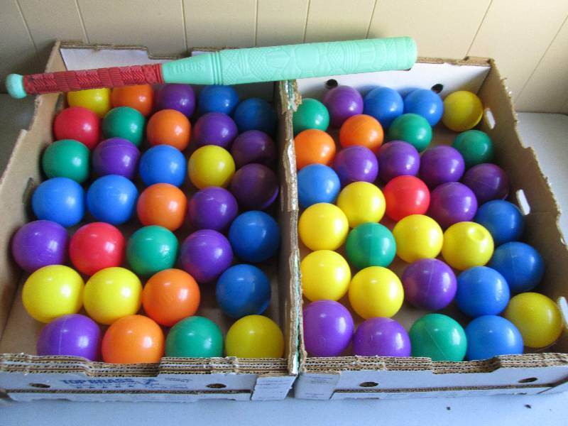 32 hollow plastic balls, Kids love ...