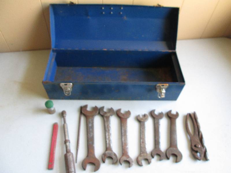 Good solid tool box, with drill bit...