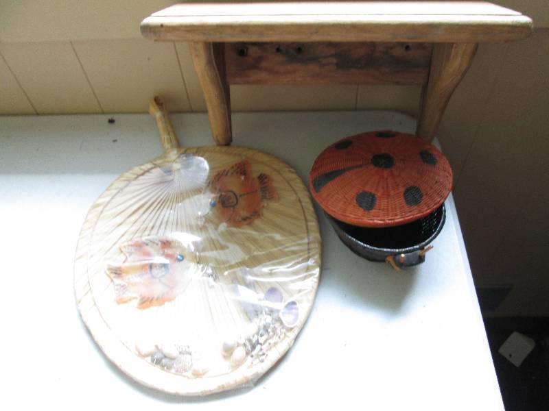 Sea shell fan, Has fish made from s...