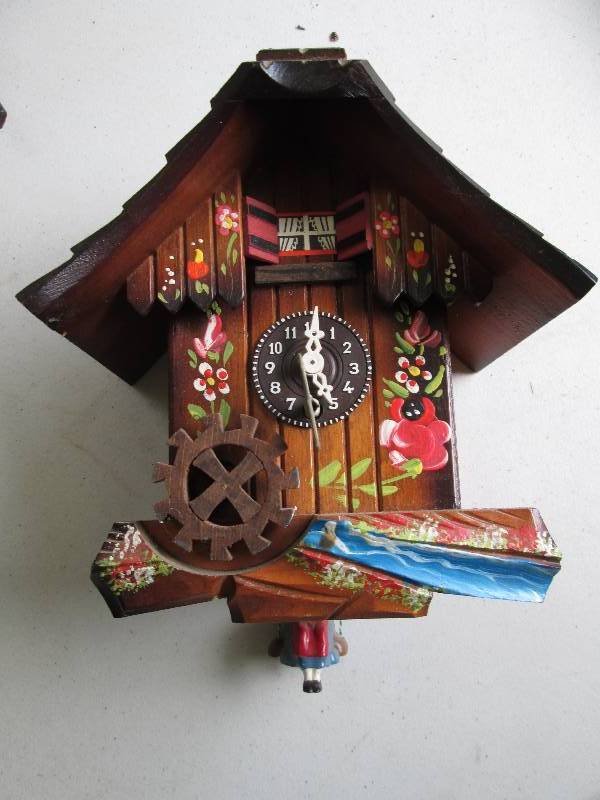 Real cute wooden clock, looks like ...