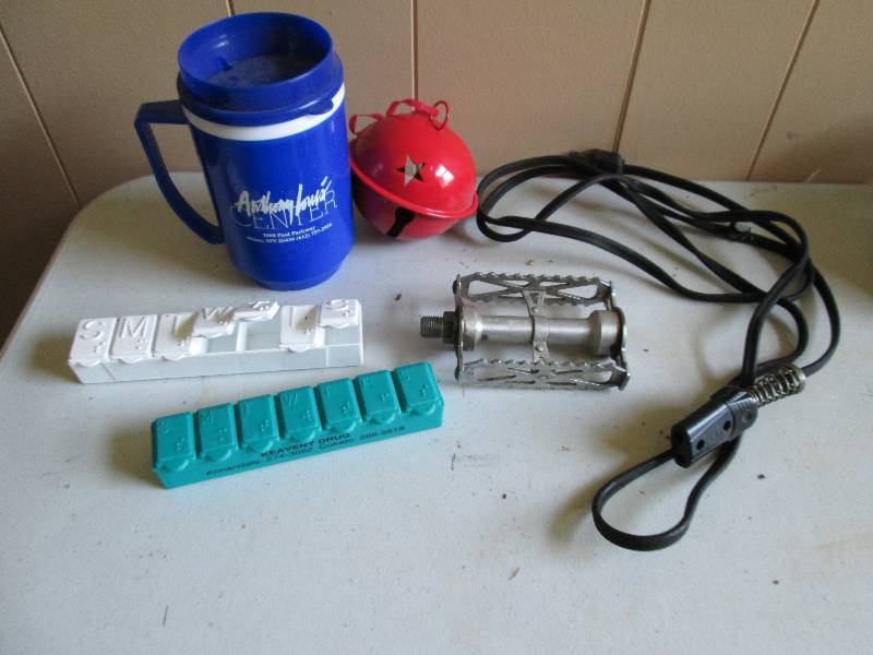 Insulated cup, electric appliance c...