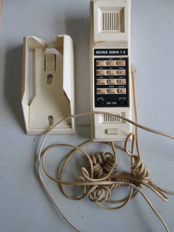 Cordless telephone with extra long ...
