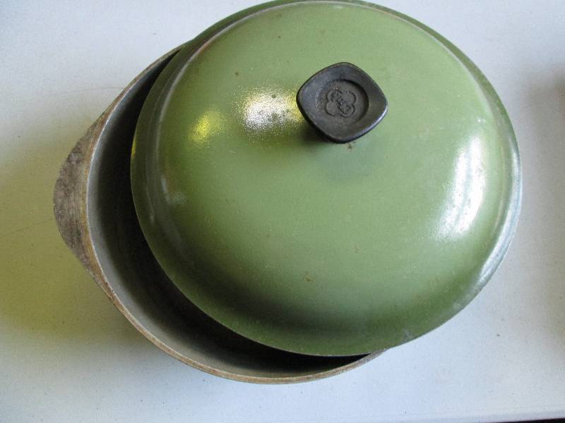 Aluminum dutch oven with drip lid f...
