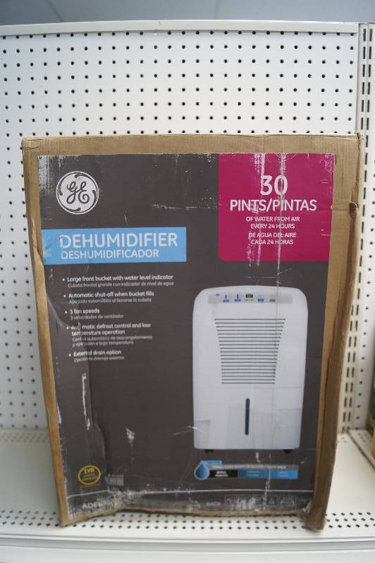 lot 14 image: Dehumidifier