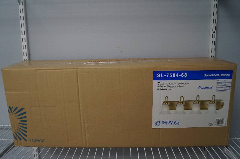 lot 17 image: Lighting