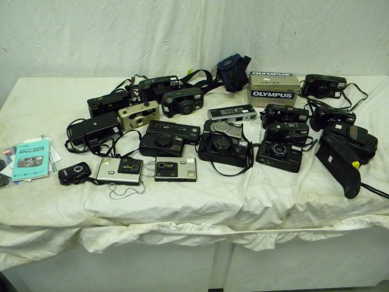 lot 31 image: Vintage Misc Cameras