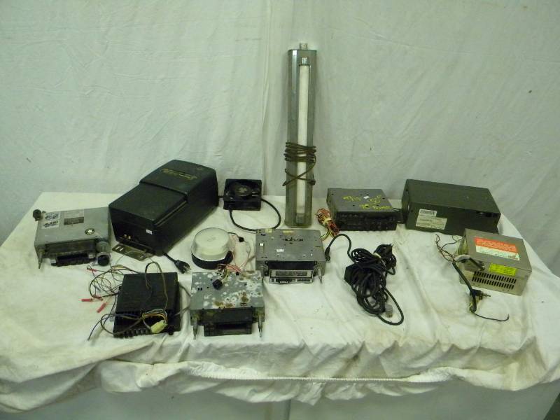 lot 40 image: Car Stereo Equipment