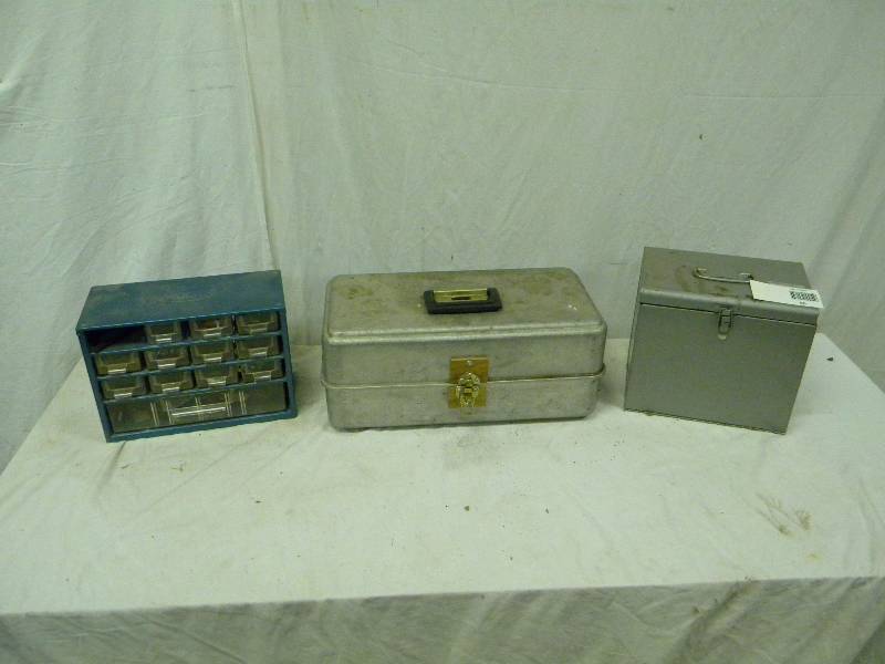 lot 65 image: Tool Box Lot