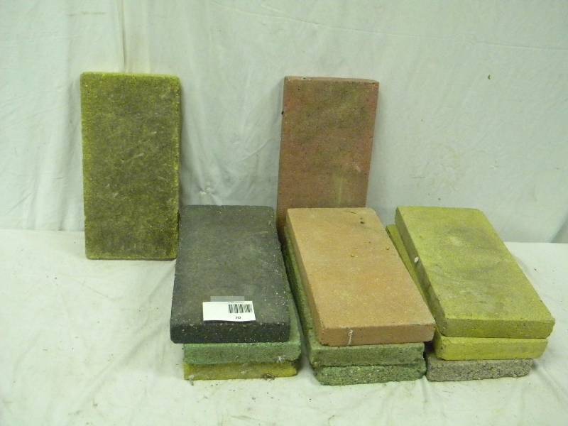 lot 70 image: Patio blocks