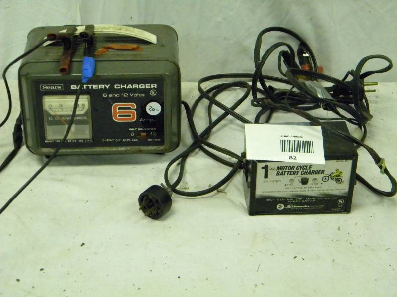 lot 82 image: Battery Charger Lot