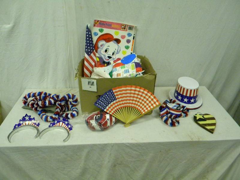 lot 88 image: Holiday Decor lot