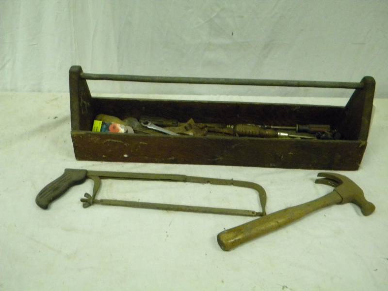 lot 90 image: Vintage Tool Box