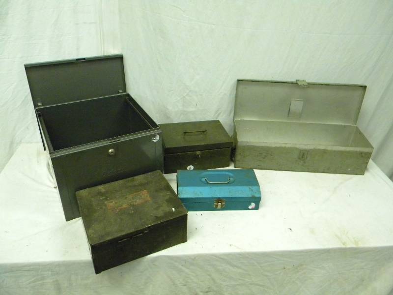 lot 94 image: Tools Box Lot