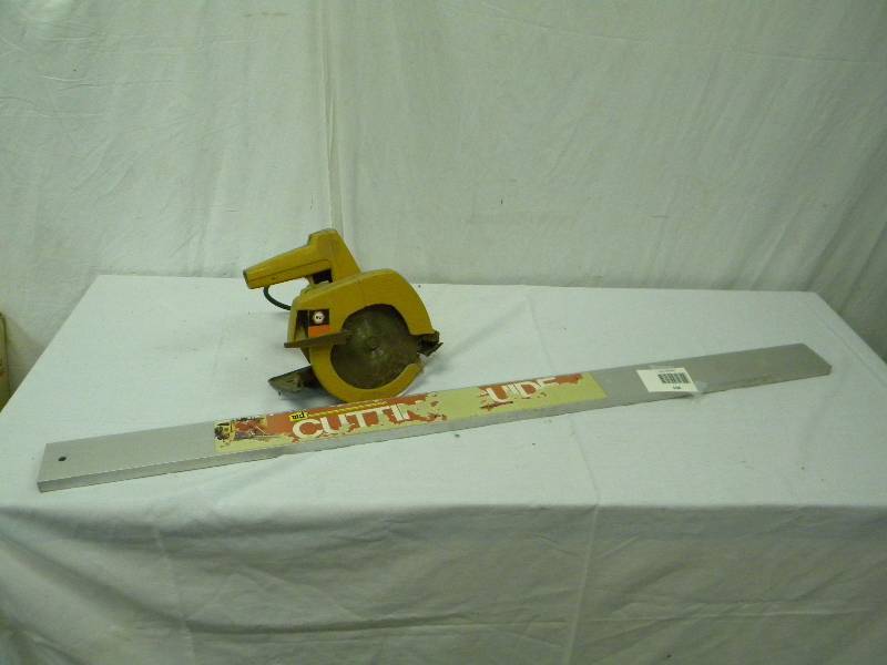 lot 108 image: Black & Decker Circular saw