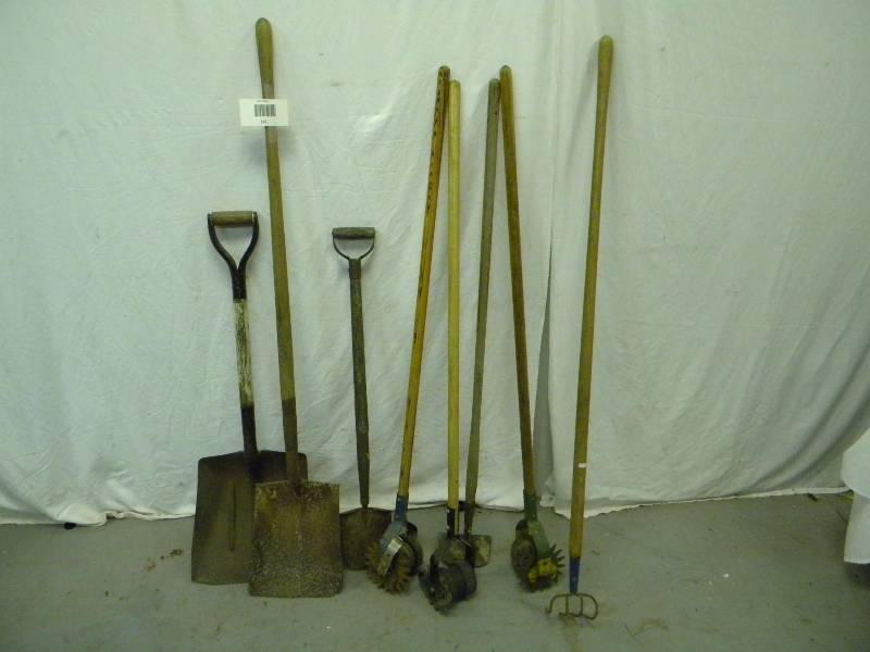 lot 116 image: Yard Implement Lot