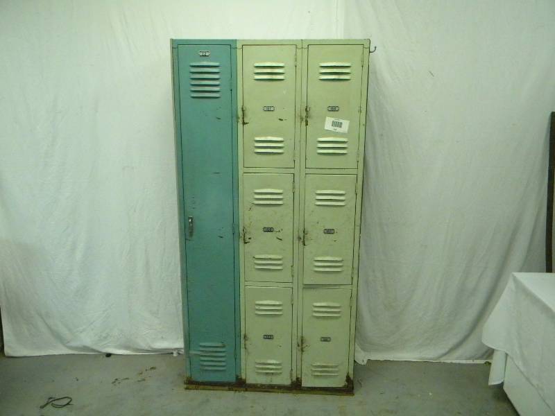 lot 118 image: Vintage Lockers