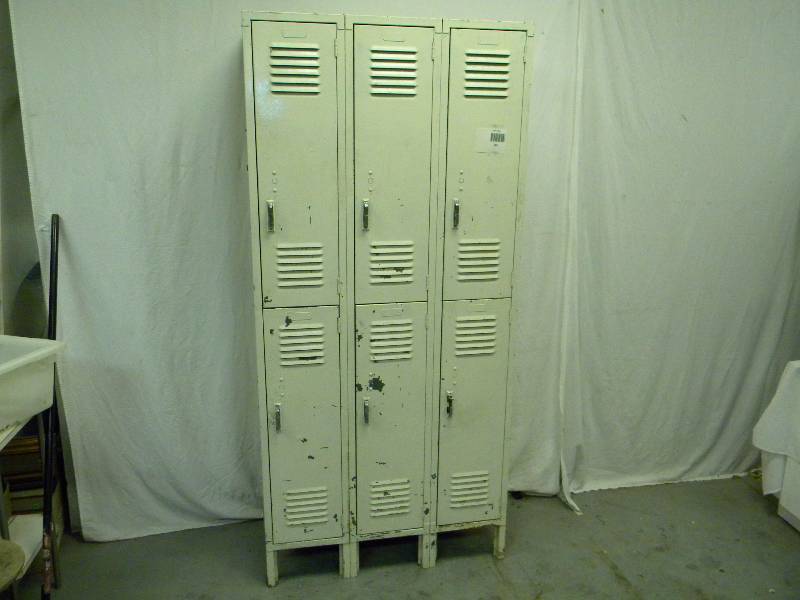 lot 119 image: Vintage Locker  set