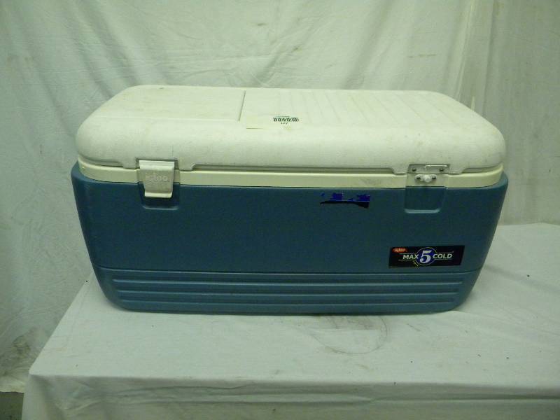 lot 127 image: Igloo Cooler